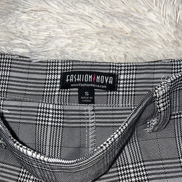 FASHION NOVA - Plaid Mini Skirt - Picture 5 of 7